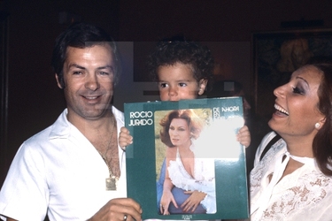 Rocío Jurado, Pedro Carrasco y Rociíto durante el lanzamiento de su último disco «De ahora en adelante»
