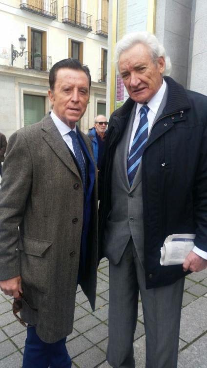 José Ortega Cano y Luis del Olmo a su llegada para la presentación del sello Rocío Jurado