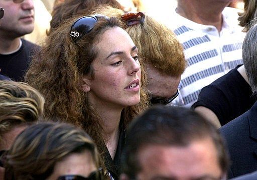 Rocío Carrasco tras el féretro de Rocío Jurado