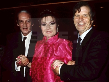 Antoñete y Manuel Benítez junto a Rocío en la presentación del cantante mexicano Emmanuel.