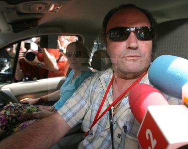 El hermano de Rocío Jurado, Amador Mohedano, responde a las preguntas de los periodistas