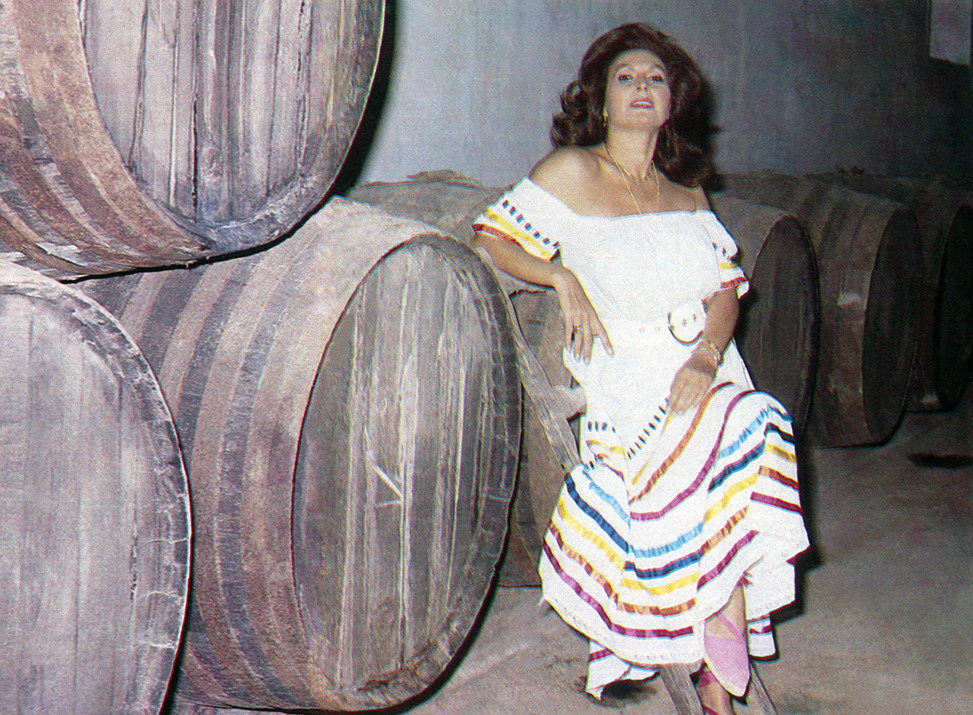 Rocío en una de sus bodegas de moscatel.