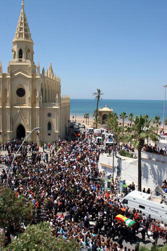 Vista general del inicio del recorrido del féretro de Rocío Jurado