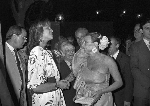 La infanta Elena charla con Rocío durante la gala a beneficio de la Fundación Iñigo Álvarez de Toledo