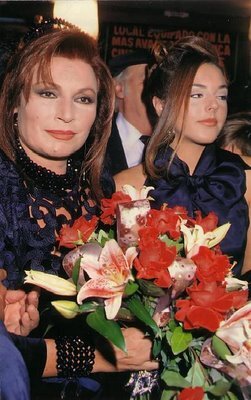 Rocío Jurado y Rocío Carrasco en el estreno de la película La Lola se va a Los Puertos