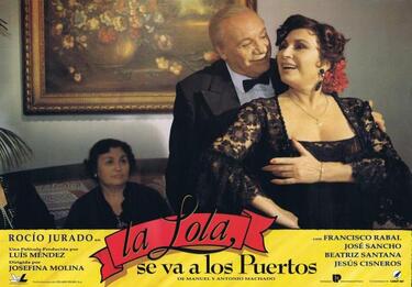 Paco Rabal y Rocío Jurado en una cartelera de la película La Lola se va a los Puertos