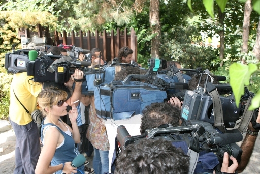 Numerosos periodistas, apostados a la entrada de la residencia de Rocío Jurado
