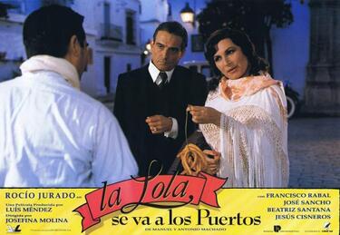 Pepe Sancho y Rocío Jurado en una cartelera de la película La Lola se va a los Puertos