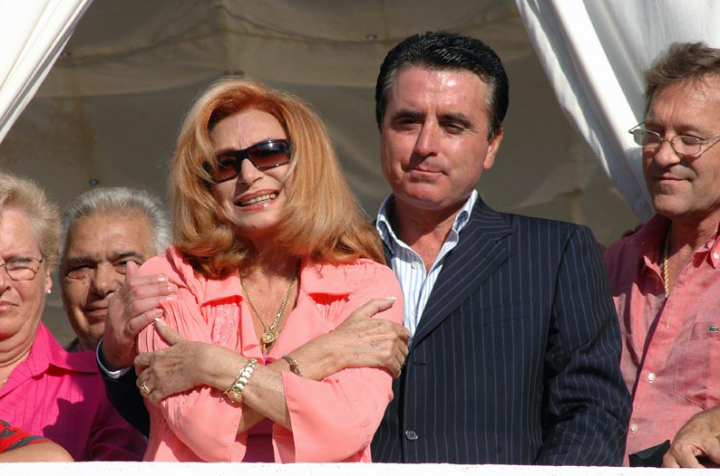 Rocío junto con José en la procesión de la Virgen de Regla