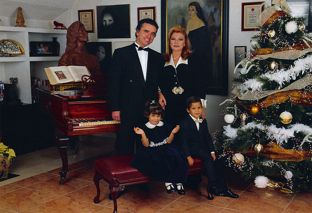 Rocío y José en Navidades con sus hijos José Fernando y Gloria Camila