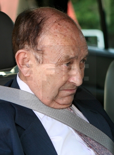 El médico personal de Rocío Jurado, Domingo Alejandro, a las puertas de la residencia de Rocío
