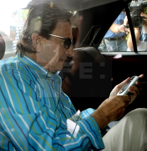 El secretario de Rocío Jurado, Juan de la Rosa, a su llegada a la residencia de Rocío