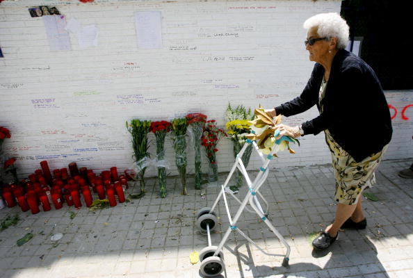 Una chipionera en las puertas de la casa de Rocío, «Mi abuela Rocío».