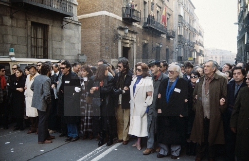 El mundo de la cultura asisten al entierro del alcalde de Madrid, Enrique Tierno Galván
