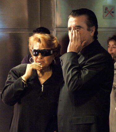 La actriz Carmen Sevilla con José en la capilla ardiente