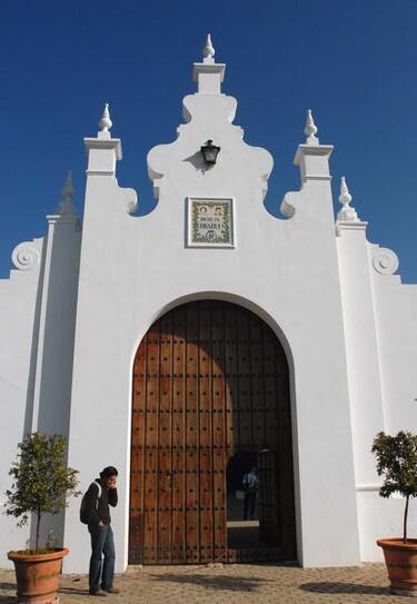 Entrada principal de la finca Dehesa Yerbabuena