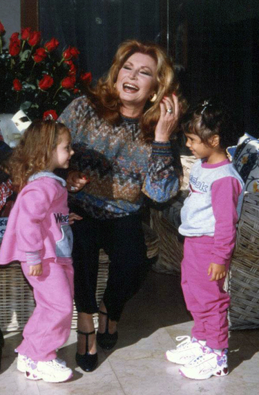 Rocío junto Rocío y Gloria Camila