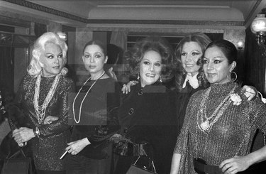 Rocío Jurado, Mercedes Vecino, Celia Gámez y Lola Flores durante un homenaje de despedida