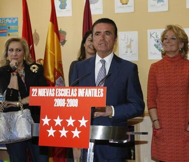 Esperanza Aguirre y José Ortega Cano inauguran una escuela que lleva el nombre de Rocío Jurado