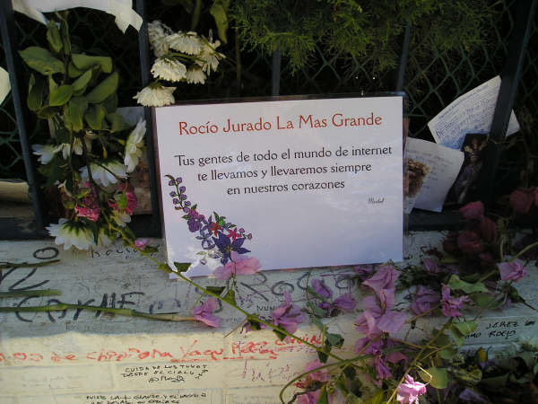 Mensaje escrito por un seguidor en el muro de la casa de Rocío Jurado: