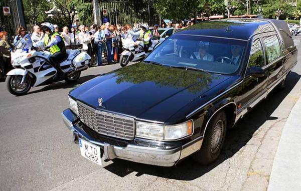 El coche con los restos de Rocío Jurado por las calles de Madrid