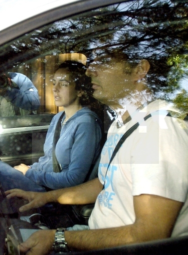 Rocío Carrasco, hija de Rocío Jurado, y su novio Fidel Albiac, salen de la residencia de Rocío