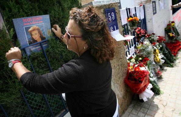 Una admiradora en las puertas de la casa de Rocío, «Mi abuela Rocío»