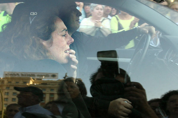 Rocío Carrasco junto con Fidel Albiac a la salida del Centro Cultural de la Villa