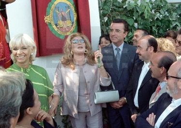 Rocío, José Ortega Cano, Teofila Martínez, Rafael Román en la inauguración de una plaza