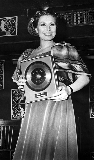 Rocío recibe un premio
