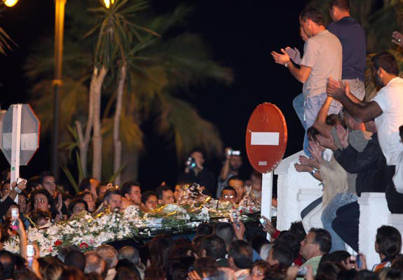 Miles de chipioneros se despiden de Rocío Jurado