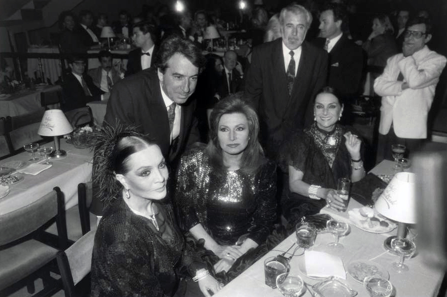 Rocío Jurado junto con Sara Montiel, José Luis Perales, Pepe Tous, Nati Mistral y Amador Mohedano