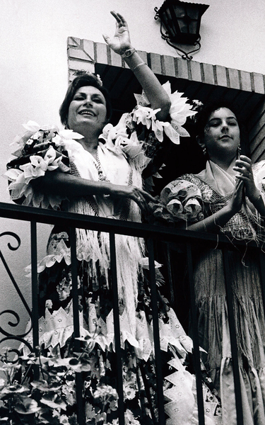 Rocío Jurado y su hija Rocío Carrasco en la aldea del Rocío