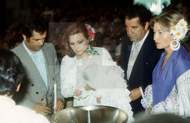 Rocío Jurado junto a Pedro Carrasco en el bautizo de Rocío Carrasco celebrado en la iglesia de Nuestra Señora de Huelva