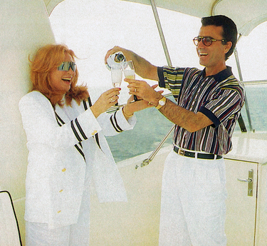 Rocío Jurado y José Ortega Cano brindando
